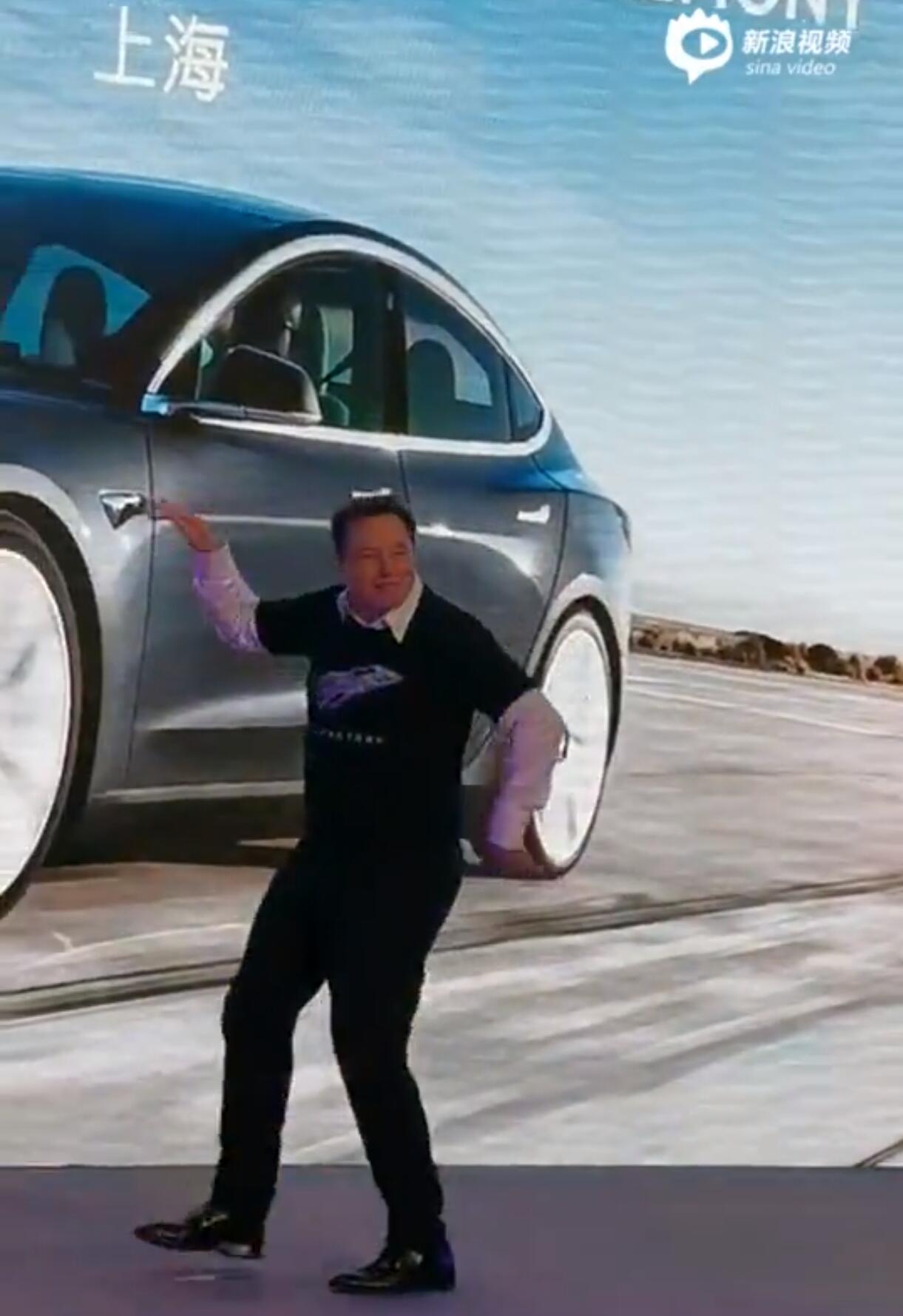 Musk dances as China-made Model 3 delivered to 10 owners-CnEVPost