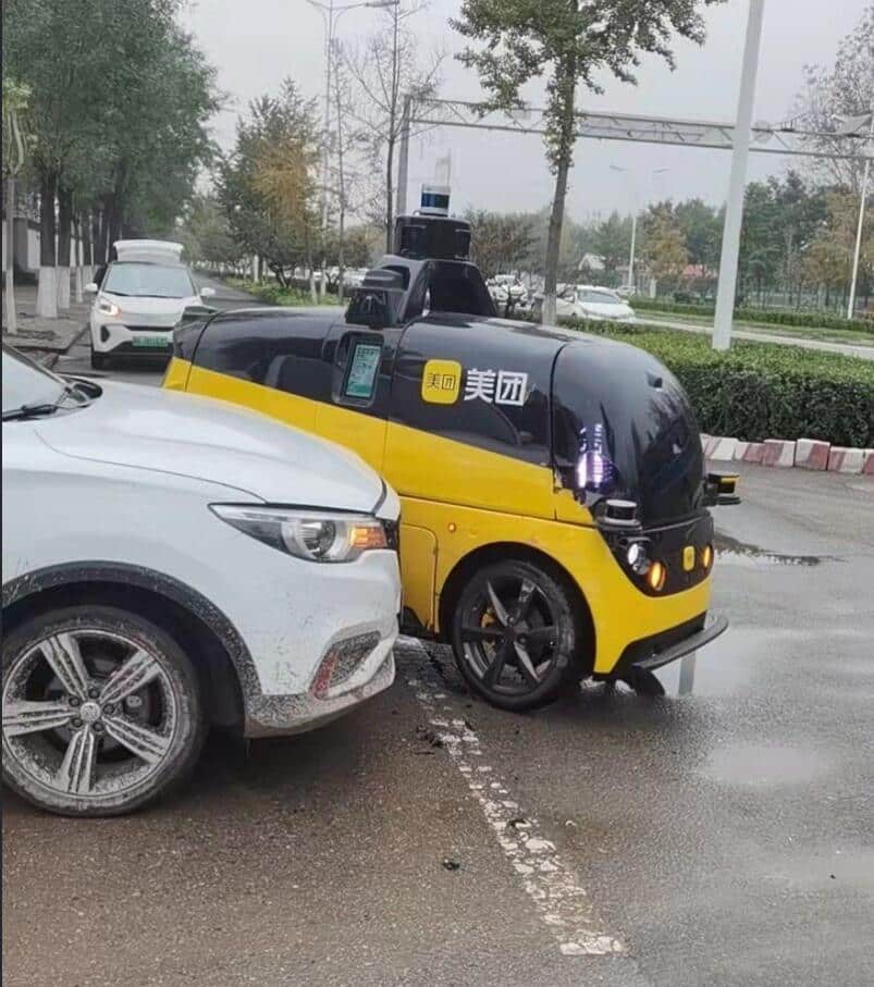Meituan's unmanned delivery vehicle gets involved in collision and takes full responsibility-CnEVPost