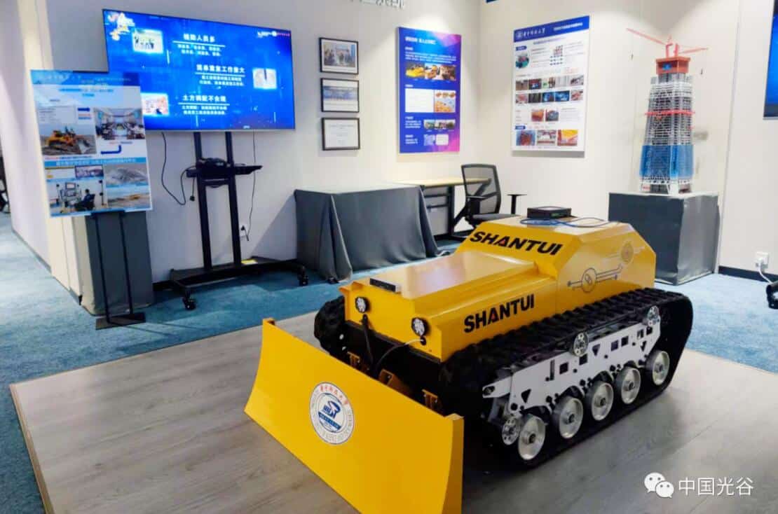 Chinese team builds unmanned bulldozer, says it's 'world's first'-CnEVPost